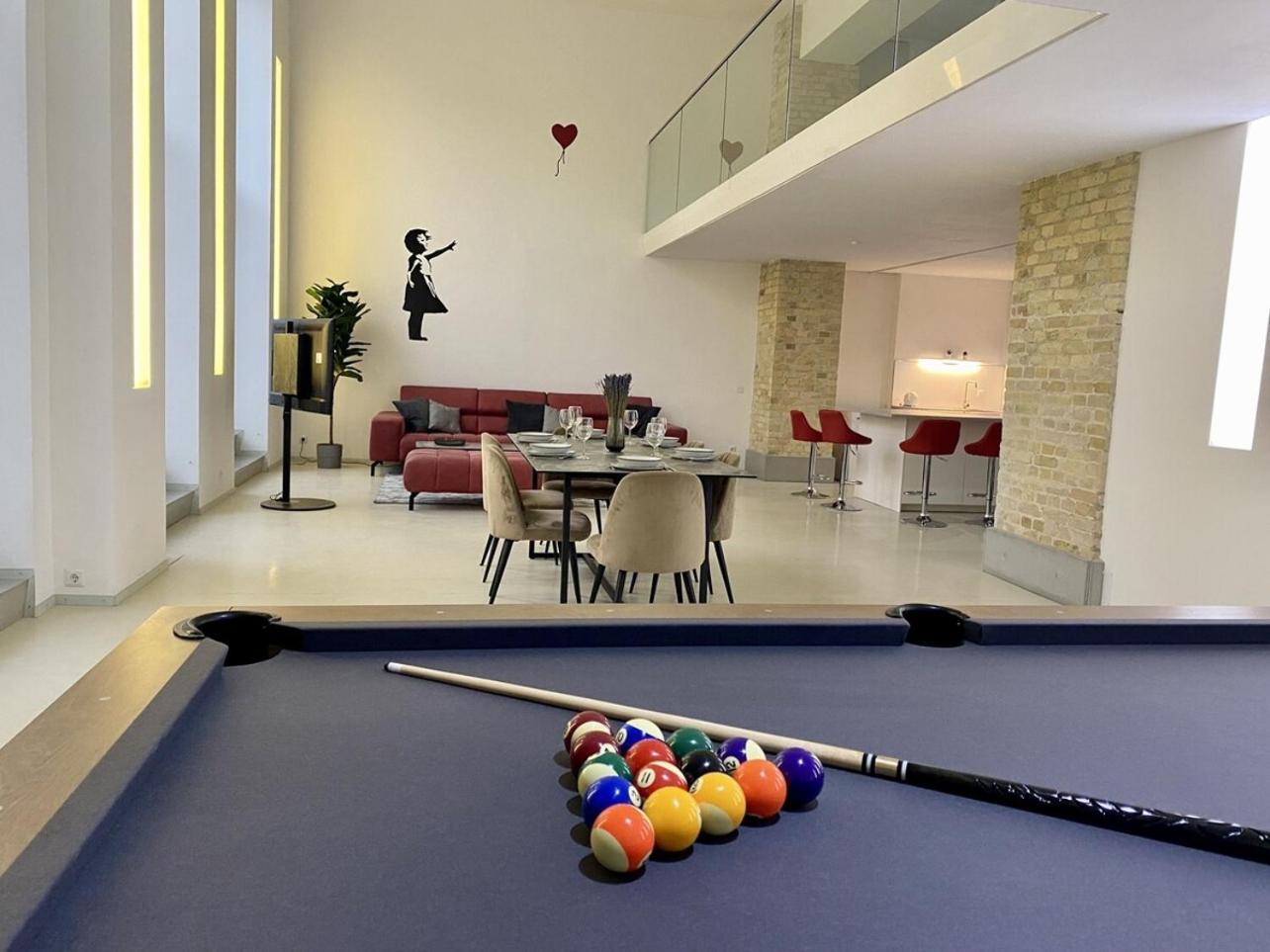 Appartamento Loft With Pool Table, Kitchen Island & Gallery Berlino