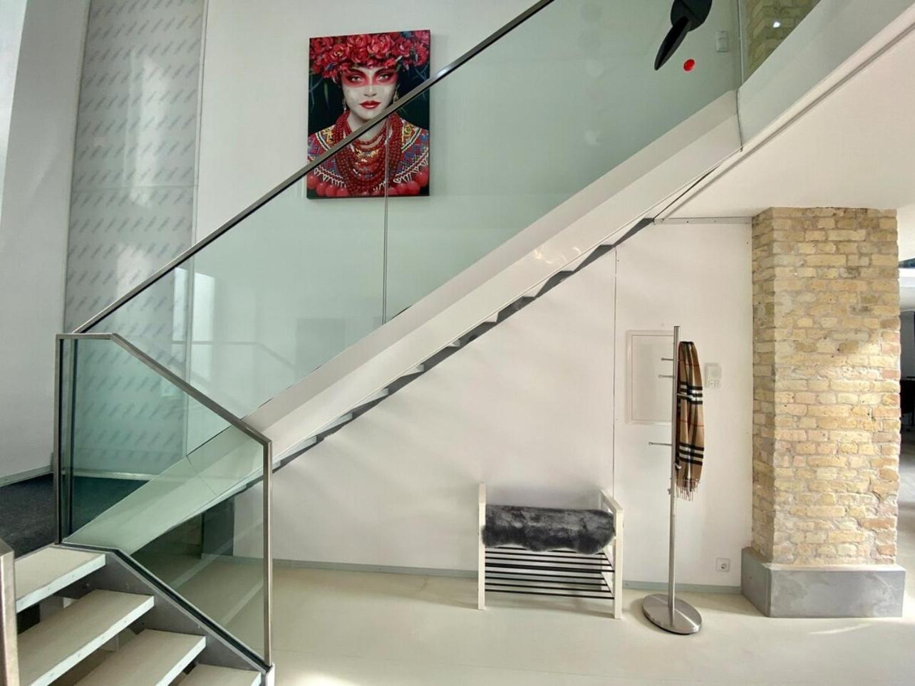 Appartamento Loft With Pool Table, Kitchen Island & Gallery