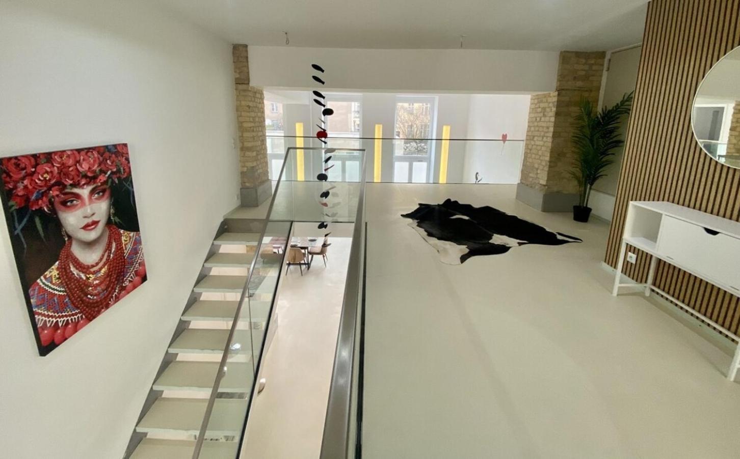 Appartamento Loft With Pool Table, Kitchen Island & Gallery *