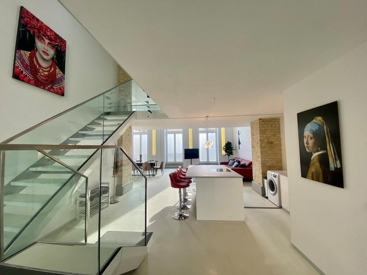 Loft With Pool Table, Kitchen Island & Gallery * Berlino