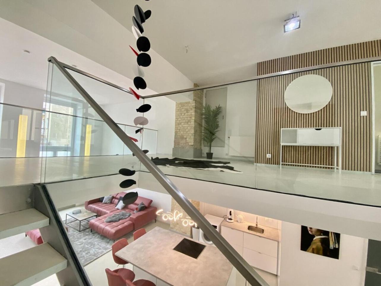 Appartamento Loft With Pool Table, Kitchen Island & Gallery Berlino