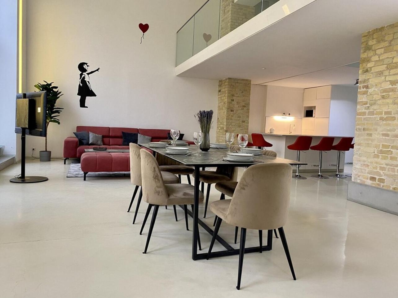 Loft With Pool Table, Kitchen Island & Gallery Apartment Berlin