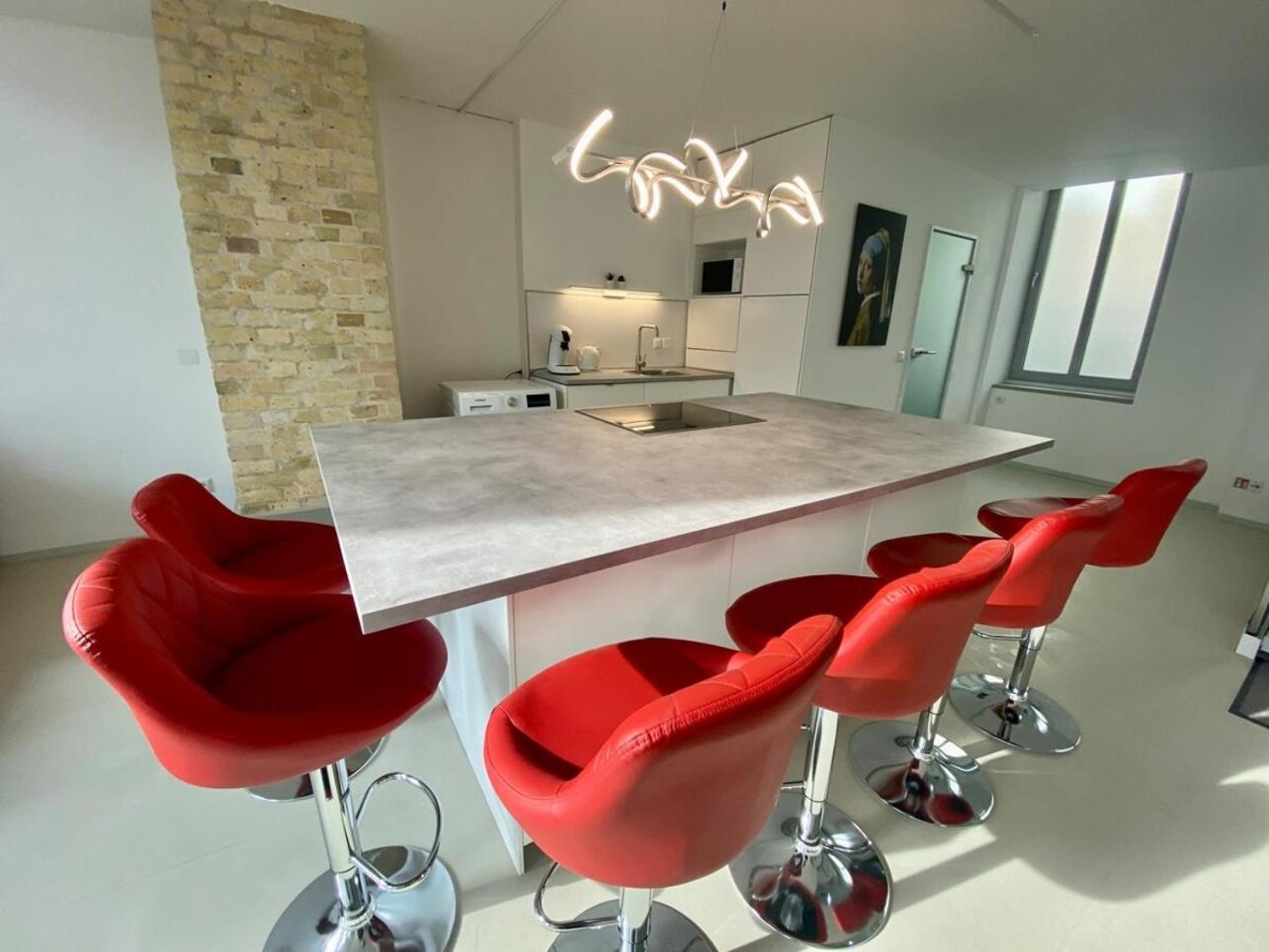 Loft With Pool Table, Kitchen Island & Gallery * Berlino