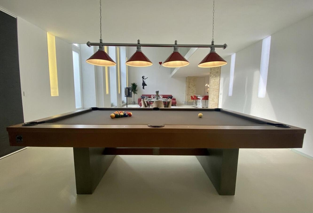 Loft With Pool Table, Kitchen Island & Gallery Apartment *