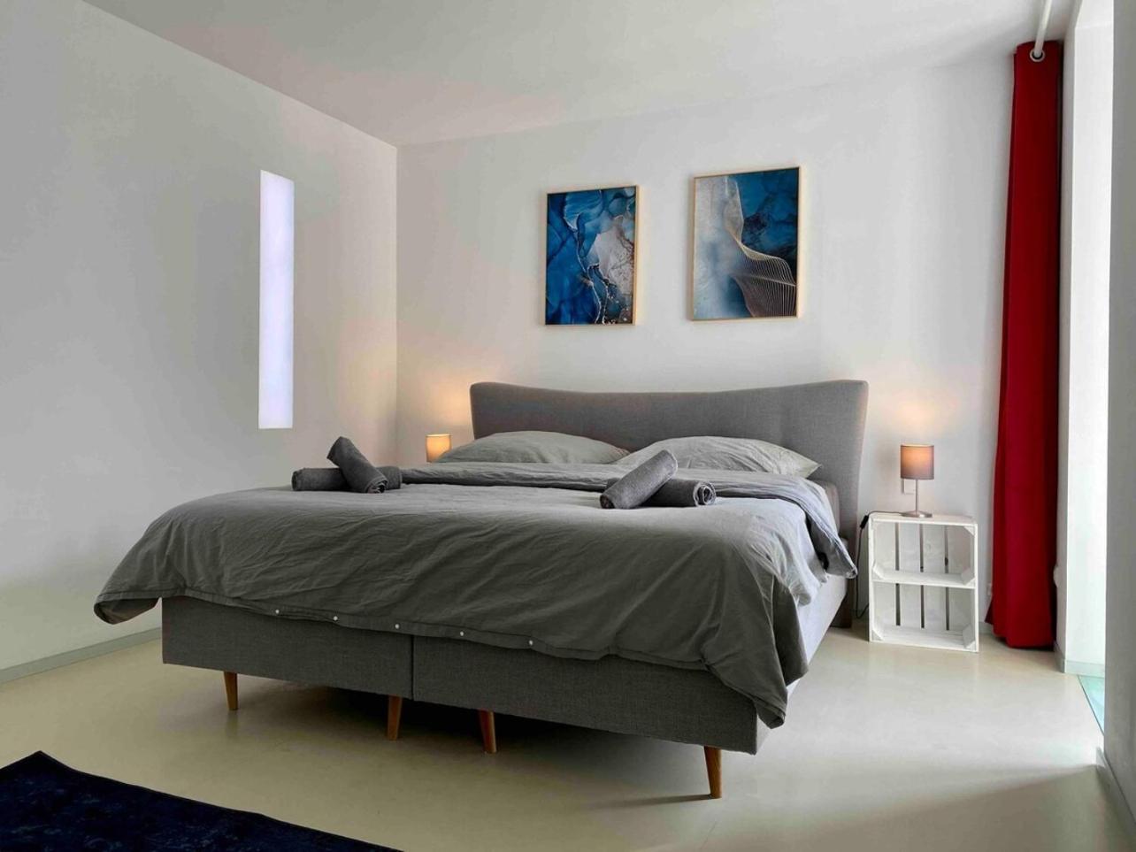 Loft With Pool Table, Kitchen Island & Gallery * Berlin